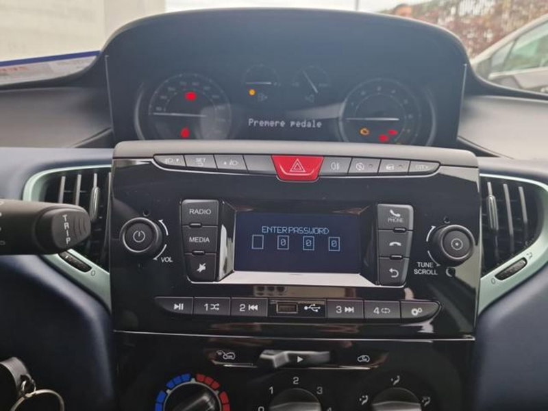 Lancia Ypsilon nuova a Salerno (16)