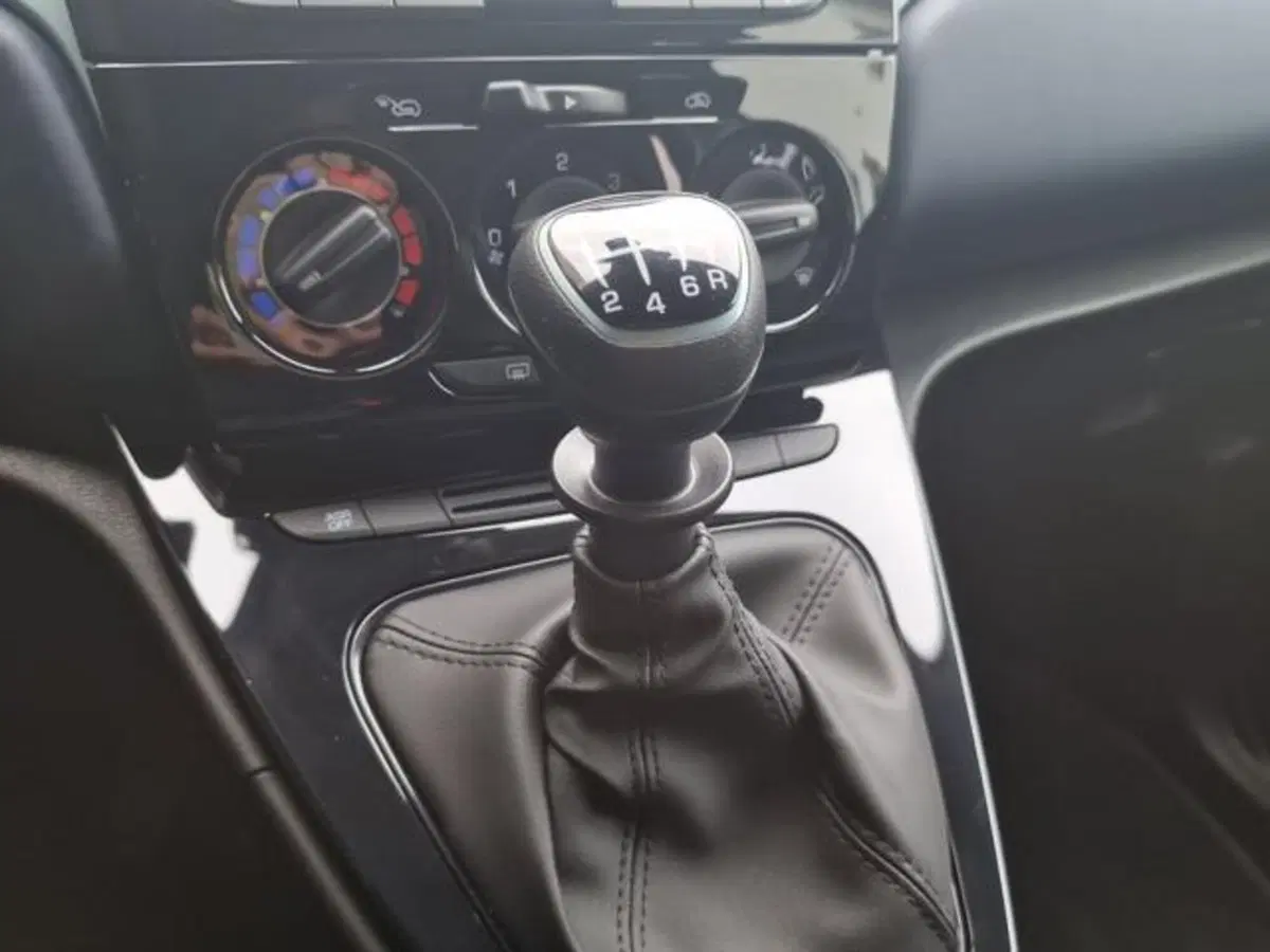 Lancia Ypsilon nuova a Salerno (6)