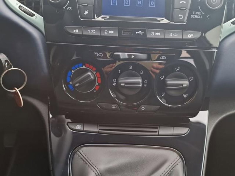 Lancia Ypsilon nuova a Salerno (18)