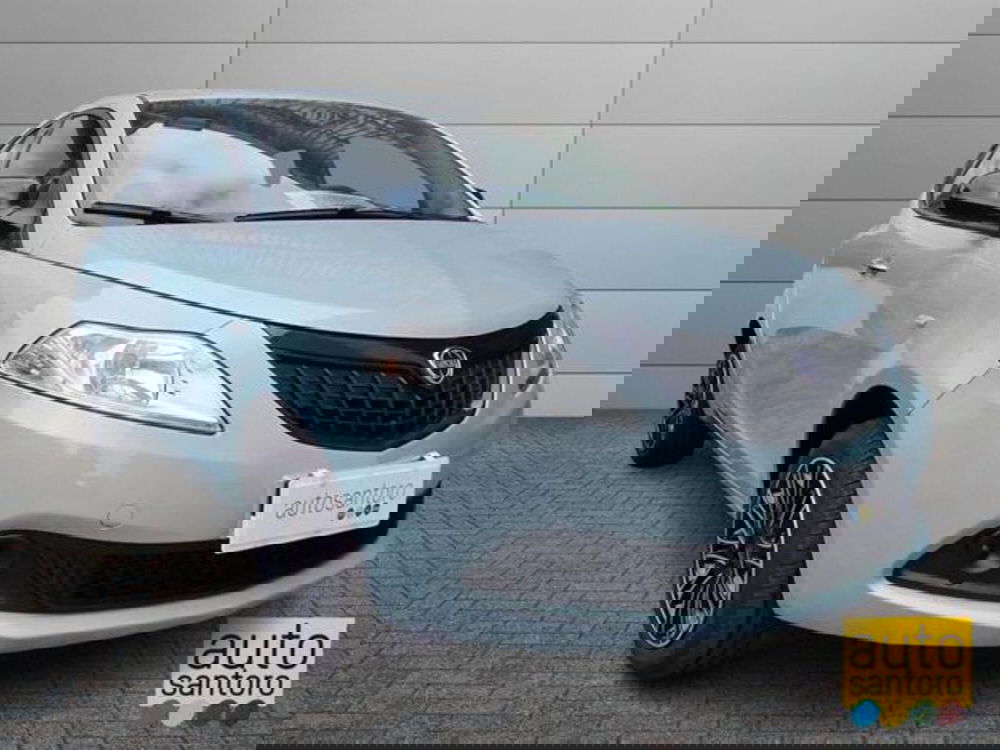 Lancia Ypsilon nuova a Salerno (2)