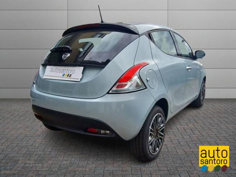 Lancia Ypsilon nuova a Salerno (3)