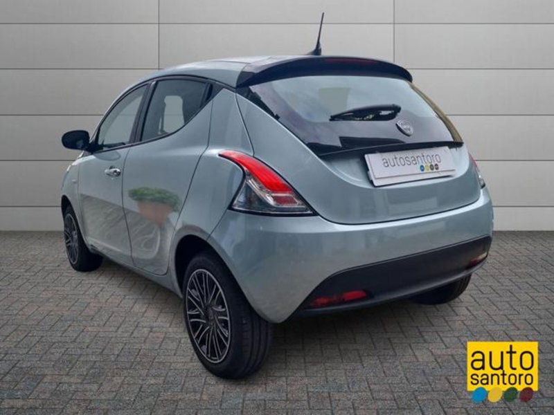 Lancia Ypsilon nuova a Salerno (4)