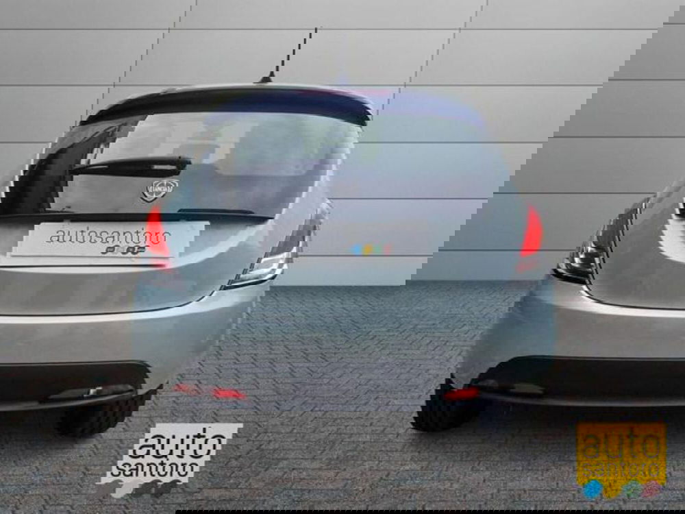 Lancia Ypsilon nuova a Salerno (6)