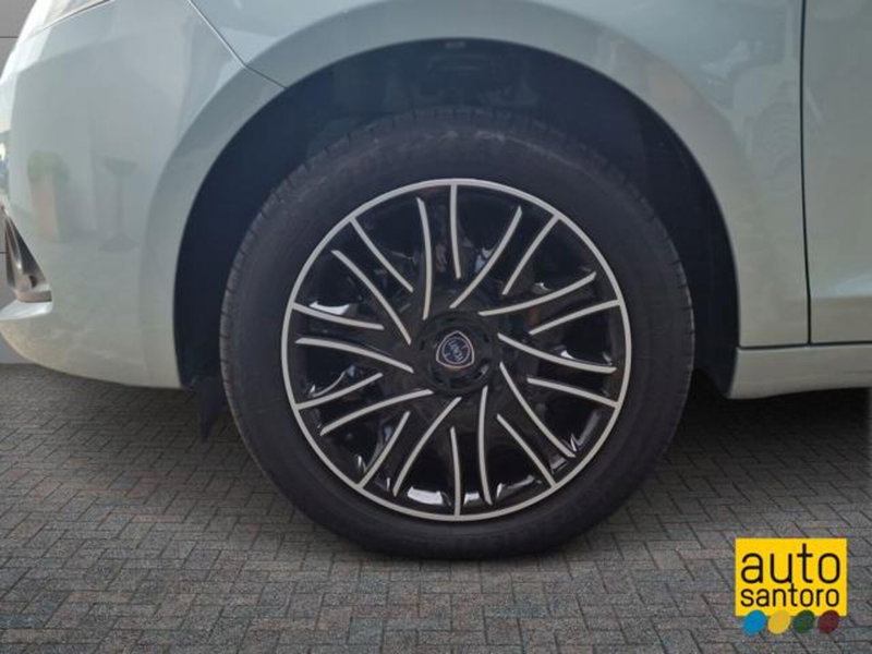Lancia Ypsilon nuova a Salerno (7)