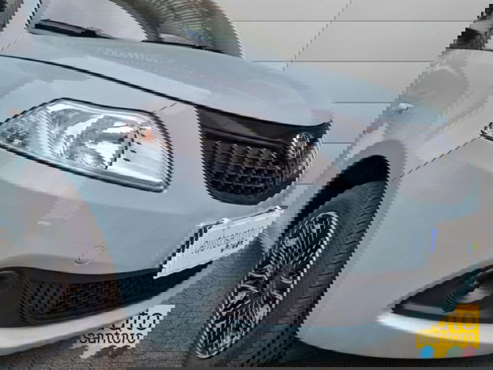 Lancia Ypsilon nuova a Salerno (8)