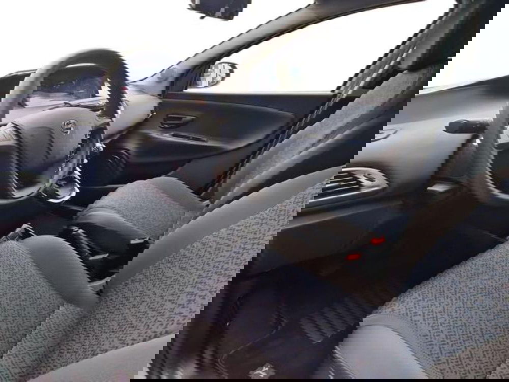 Lancia Ypsilon nuova a Salerno (9)