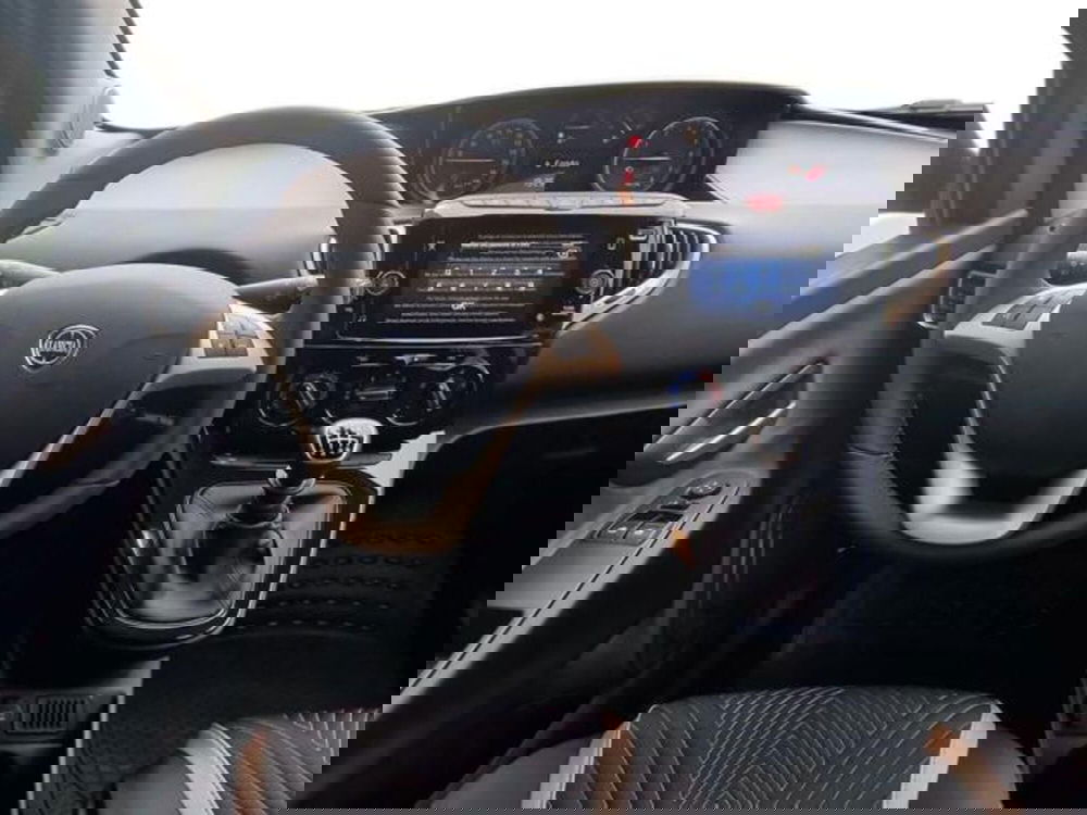 Lancia Ypsilon nuova a Salerno (10)