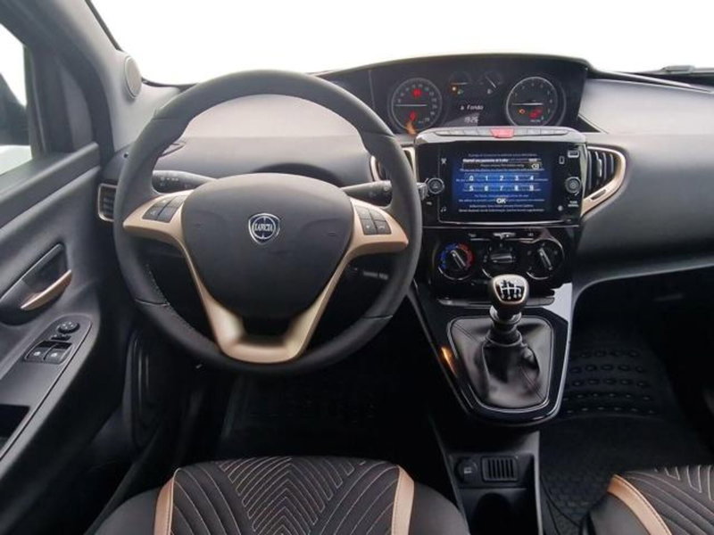 Lancia Ypsilon nuova a Salerno (10)