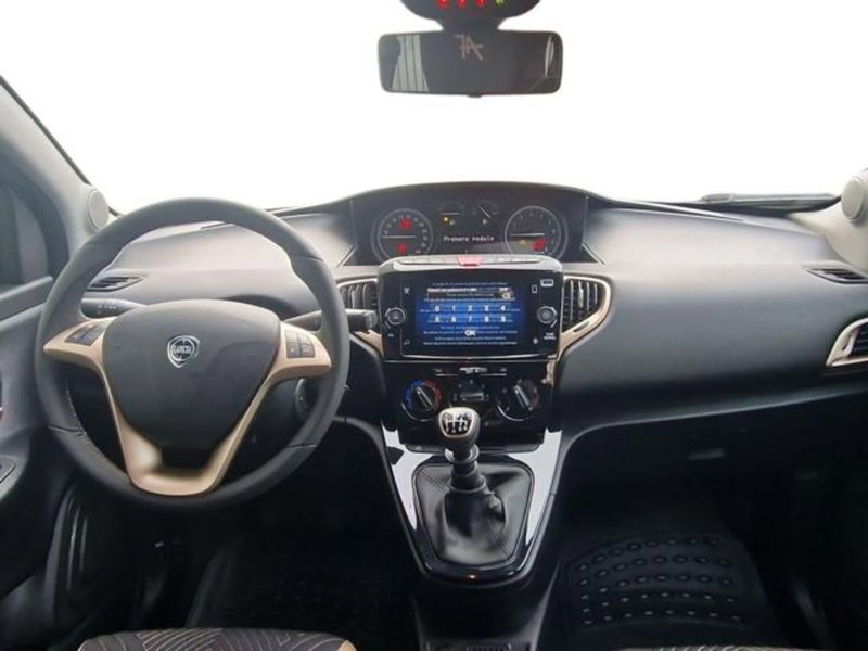 Lancia Ypsilon nuova a Salerno (12)