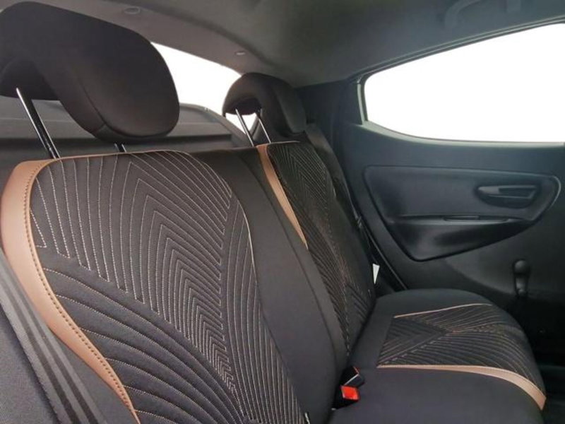 Lancia Ypsilon nuova a Salerno (14)