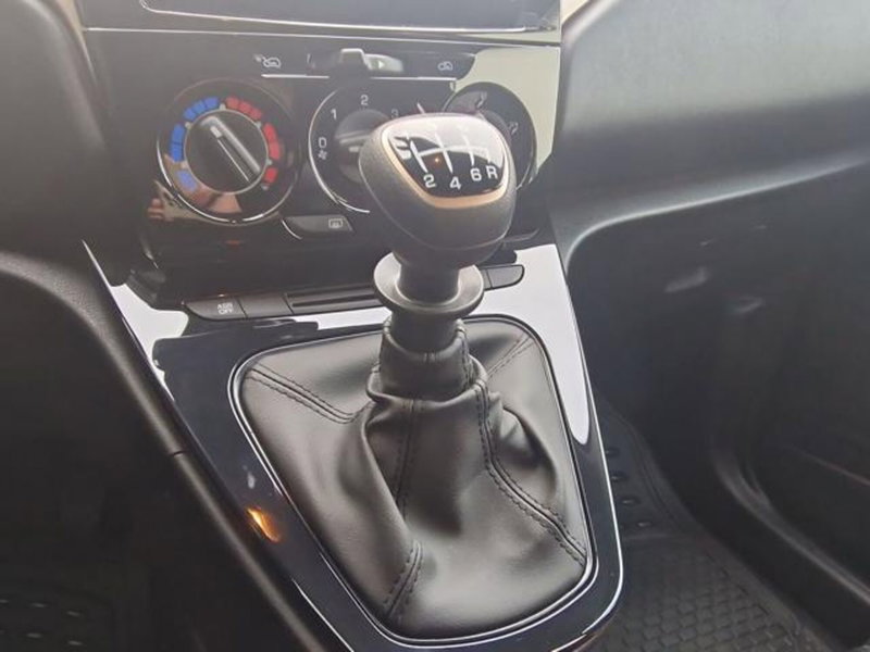 Lancia Ypsilon nuova a Salerno (17)