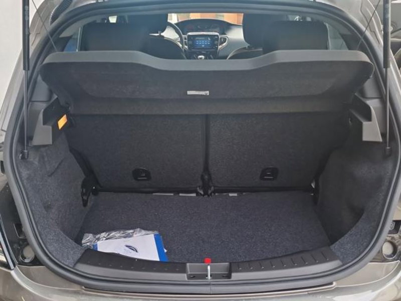 Lancia Ypsilon nuova a Salerno (19)