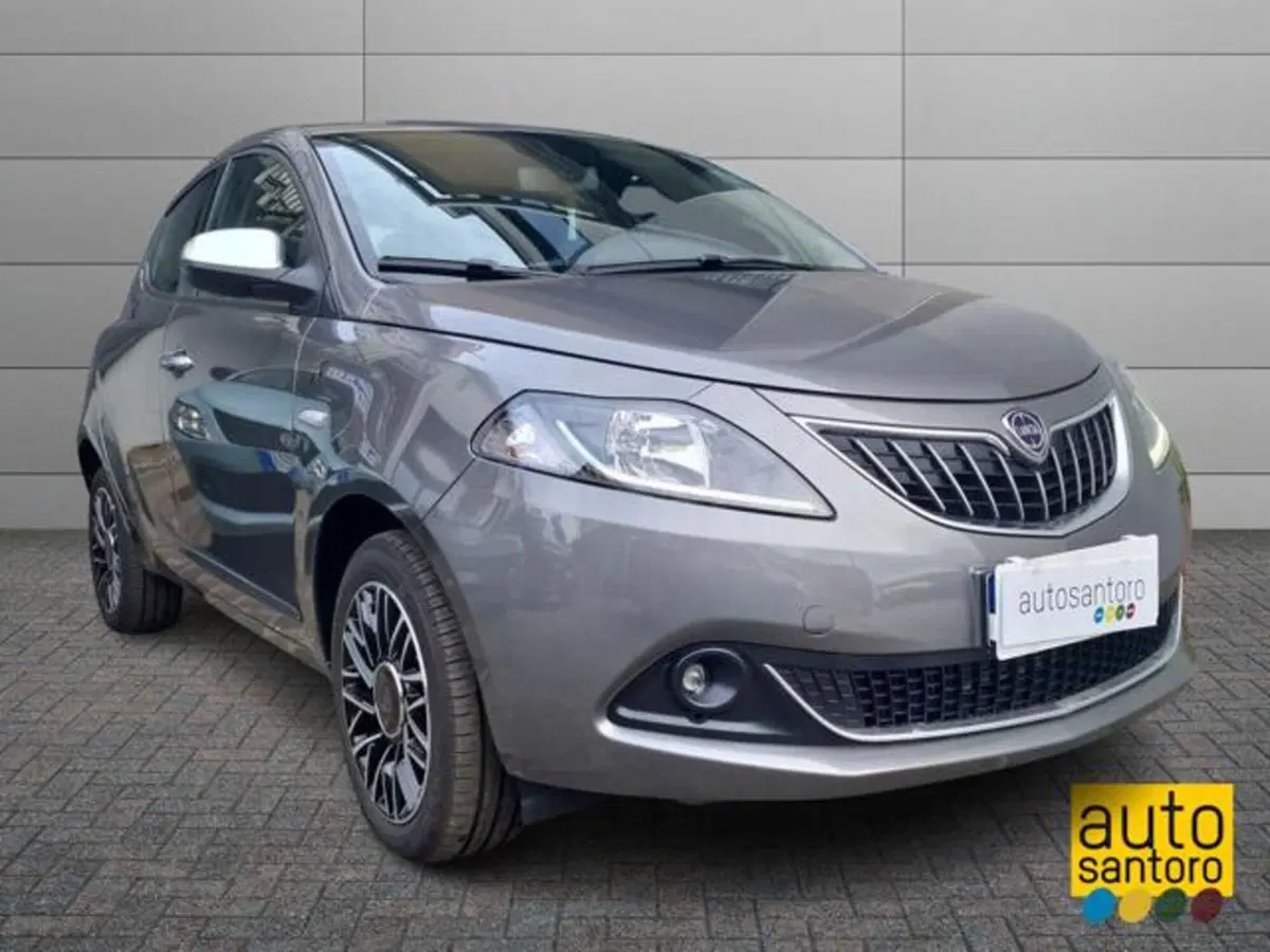 Lancia Ypsilon nuova a Salerno (2)