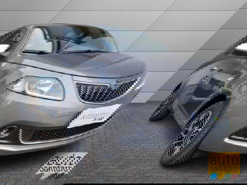 Lancia Ypsilon nuova a Salerno (2)