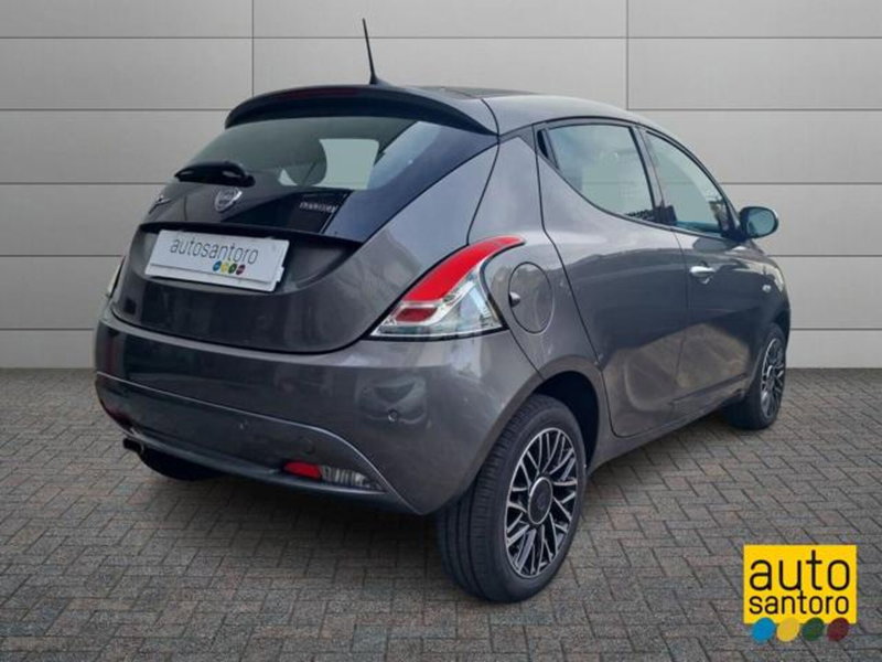 Lancia Ypsilon nuova a Salerno (3)