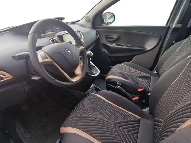Lancia Ypsilon nuova a Salerno (9)