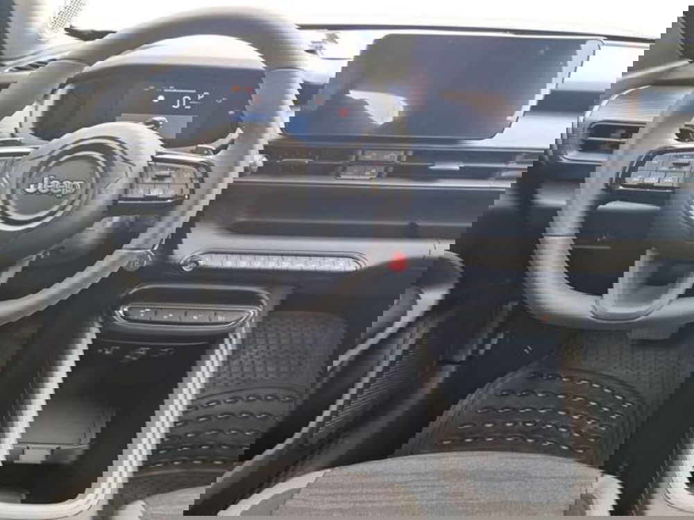 Jeep Avenger nuova a Salerno (10)