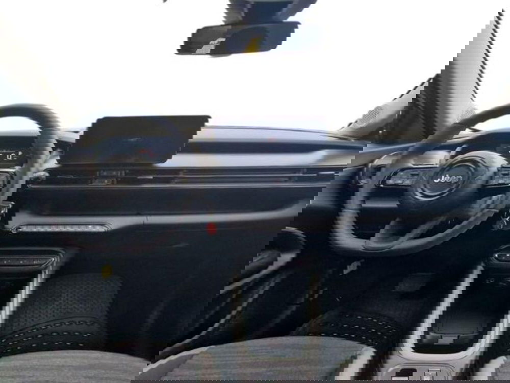 Jeep Avenger nuova a Salerno (12)