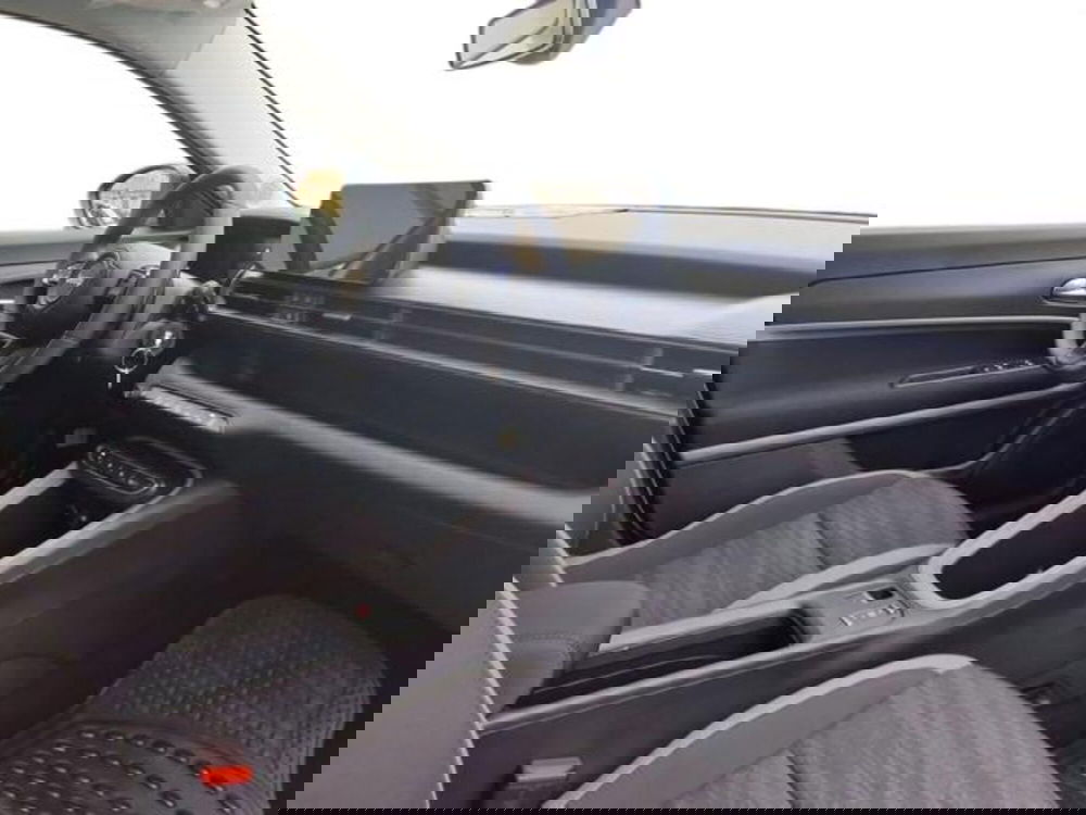 Jeep Avenger nuova a Salerno (13)