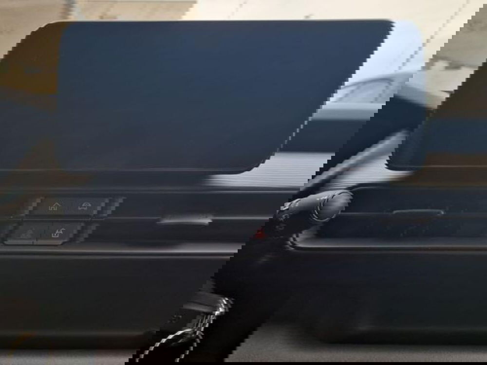 Jeep Avenger nuova a Salerno (16)