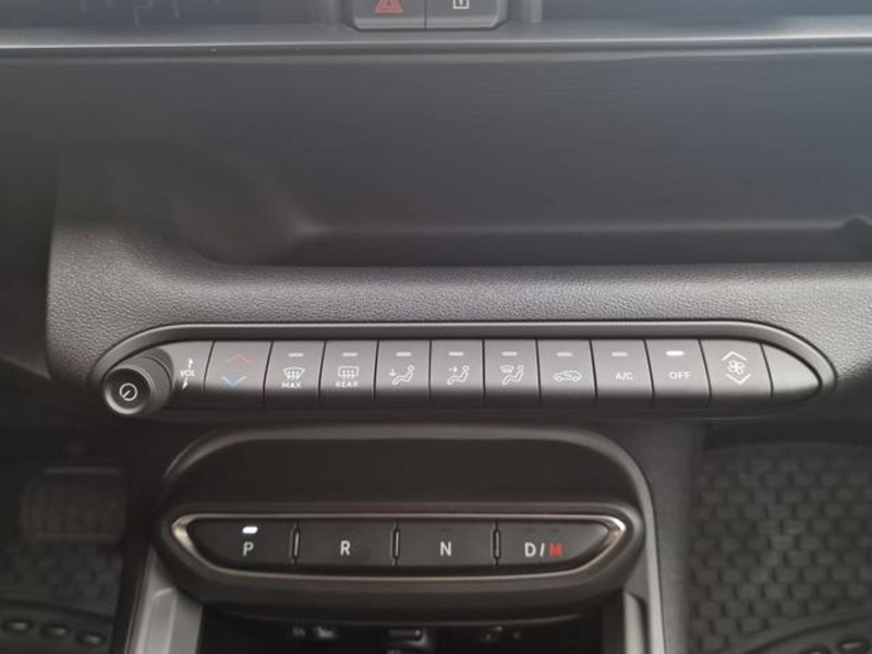 Jeep Avenger nuova a Salerno (17)
