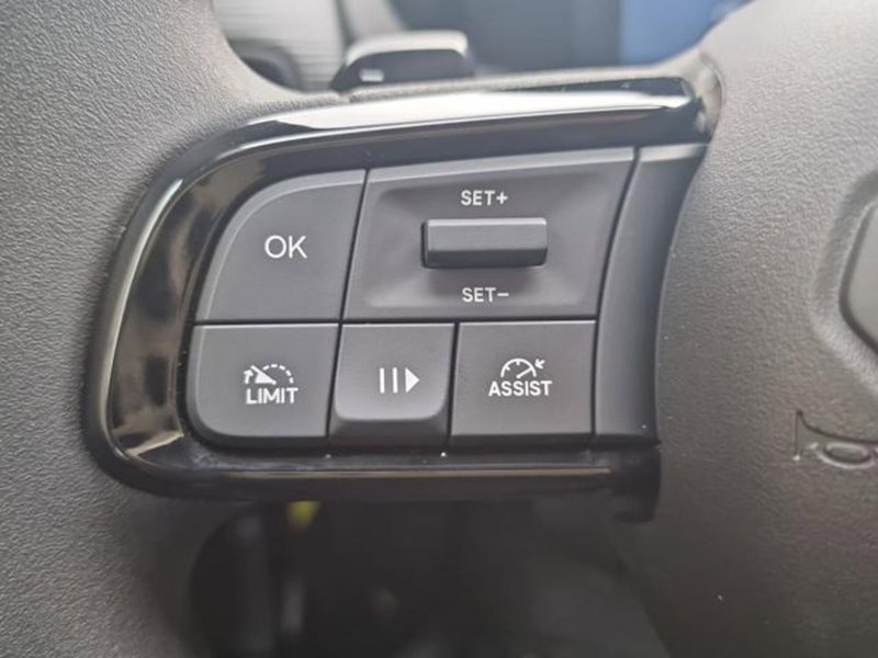 Jeep Avenger nuova a Salerno (19)