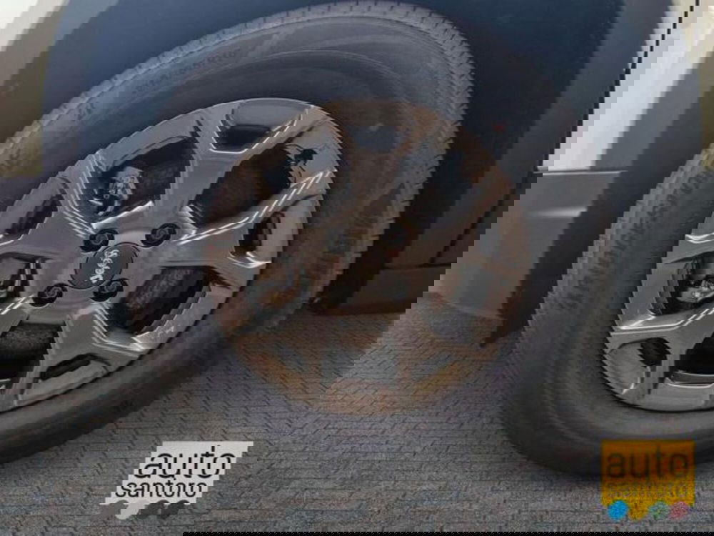 Jeep Avenger nuova a Salerno (7)