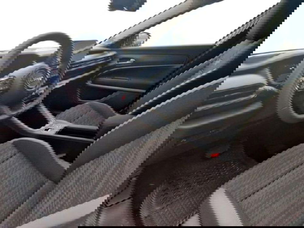 Jeep Avenger nuova a Salerno (9)