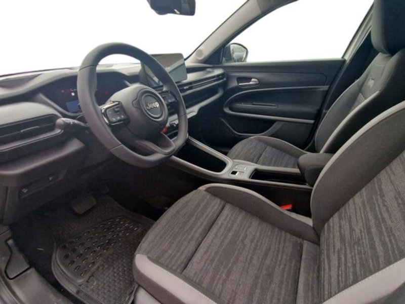 Jeep Avenger nuova a Salerno (9)