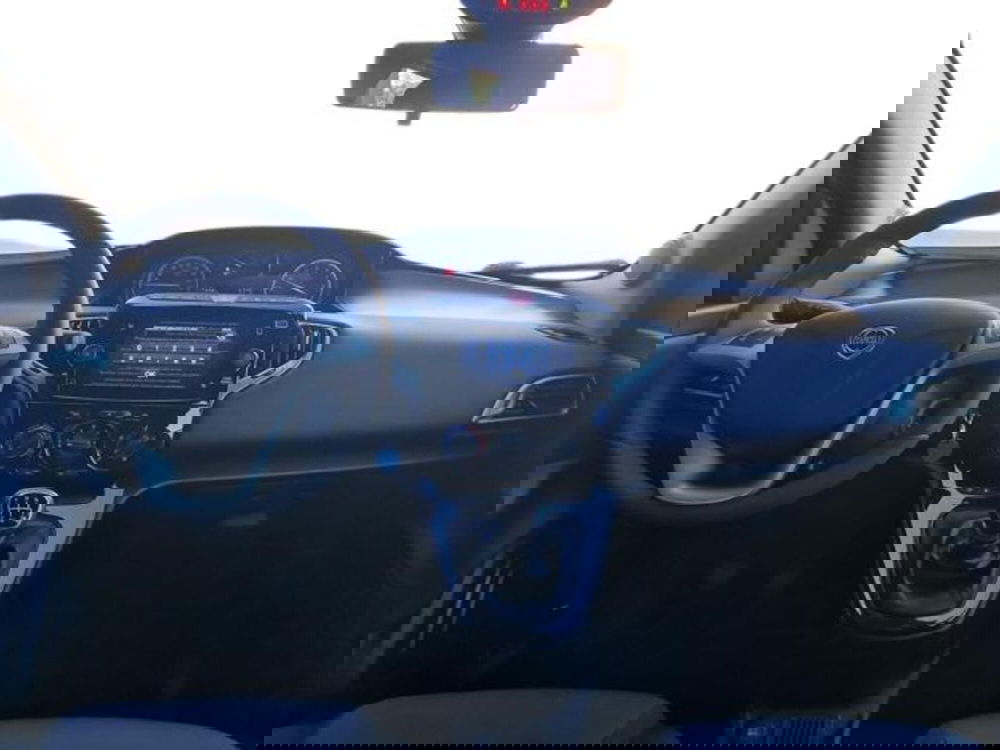 Lancia Ypsilon nuova a Salerno (12)