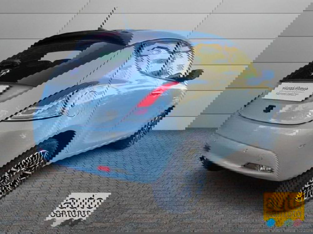 Lancia Ypsilon nuova a Salerno (3)