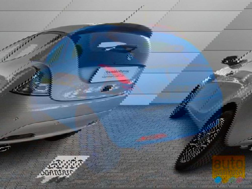 Lancia Ypsilon nuova a Salerno (4)