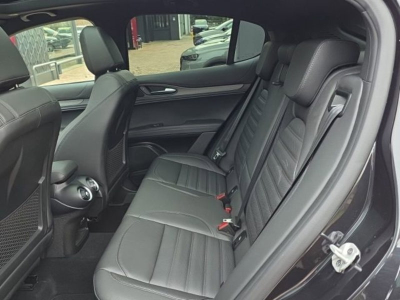 Alfa Romeo Stelvio nuova a Monza e Brianza (12)