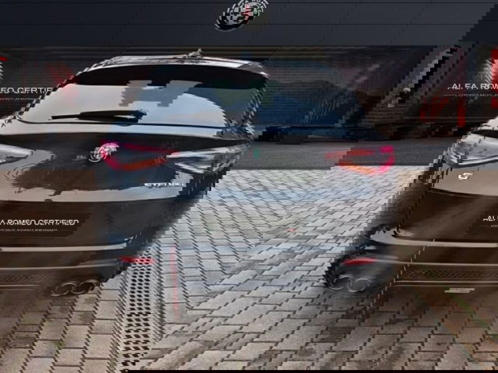 Alfa Romeo Stelvio nuova a Monza e Brianza (5)