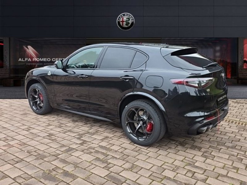 Alfa Romeo Stelvio nuova a Monza e Brianza (7)