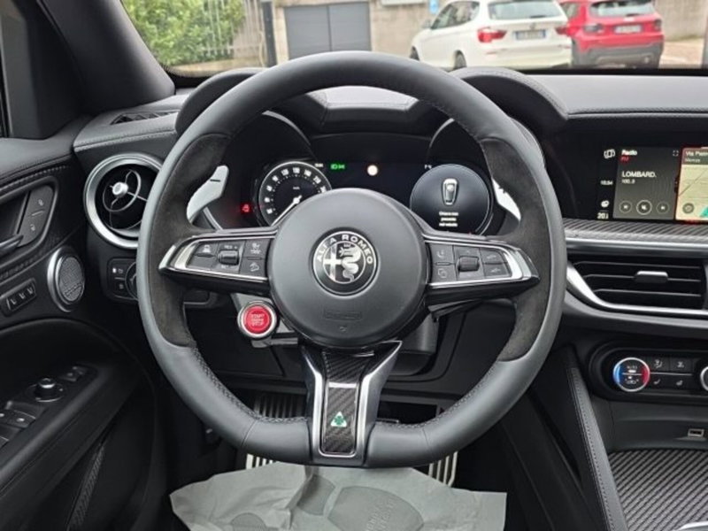 Alfa Romeo Stelvio nuova a Monza e Brianza (9)