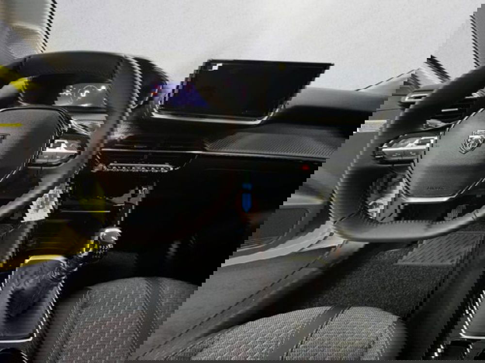 Peugeot 208 nuova a Napoli (10)