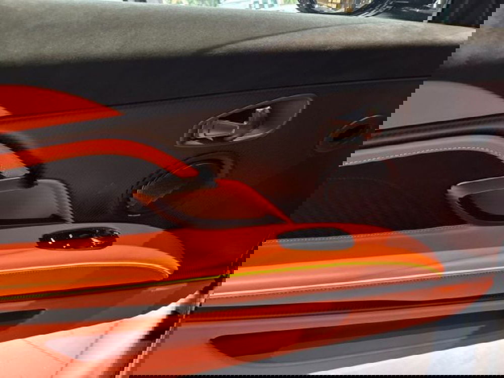 Aston Martin DBS Superleggera Volante usata a Bologna (10)