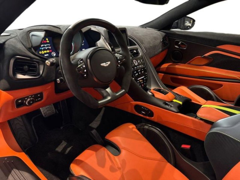 Aston Martin DBS Superleggera Volante usata a Bologna (11)