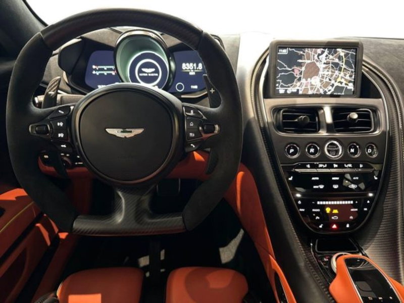 Aston Martin DBS Superleggera Volante usata a Bologna (14)