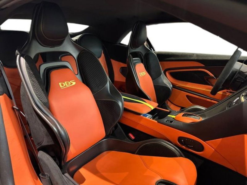 Aston Martin DBS Superleggera Volante usata a Bologna (16)