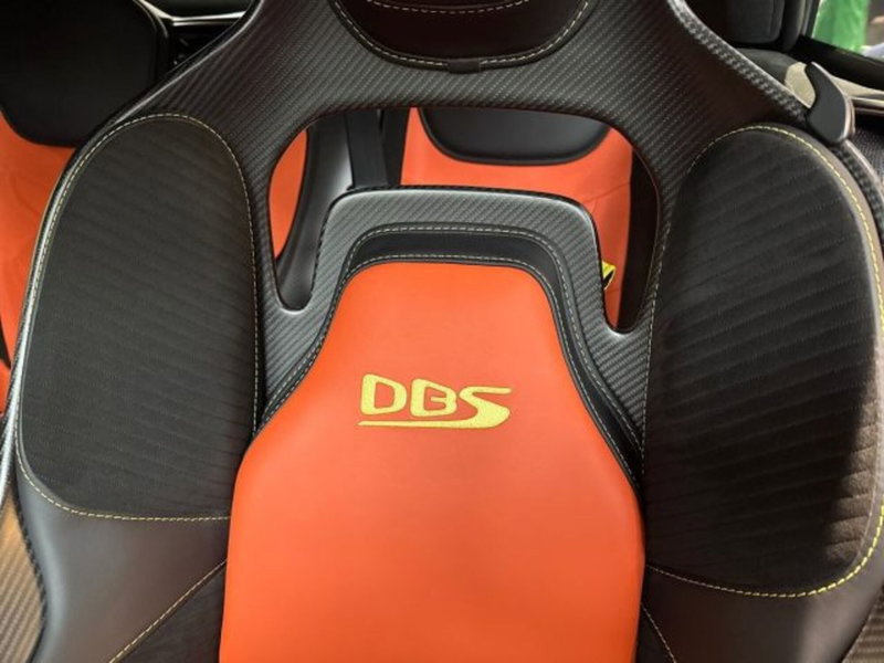 Aston Martin DBS Superleggera Volante usata a Bologna (17)