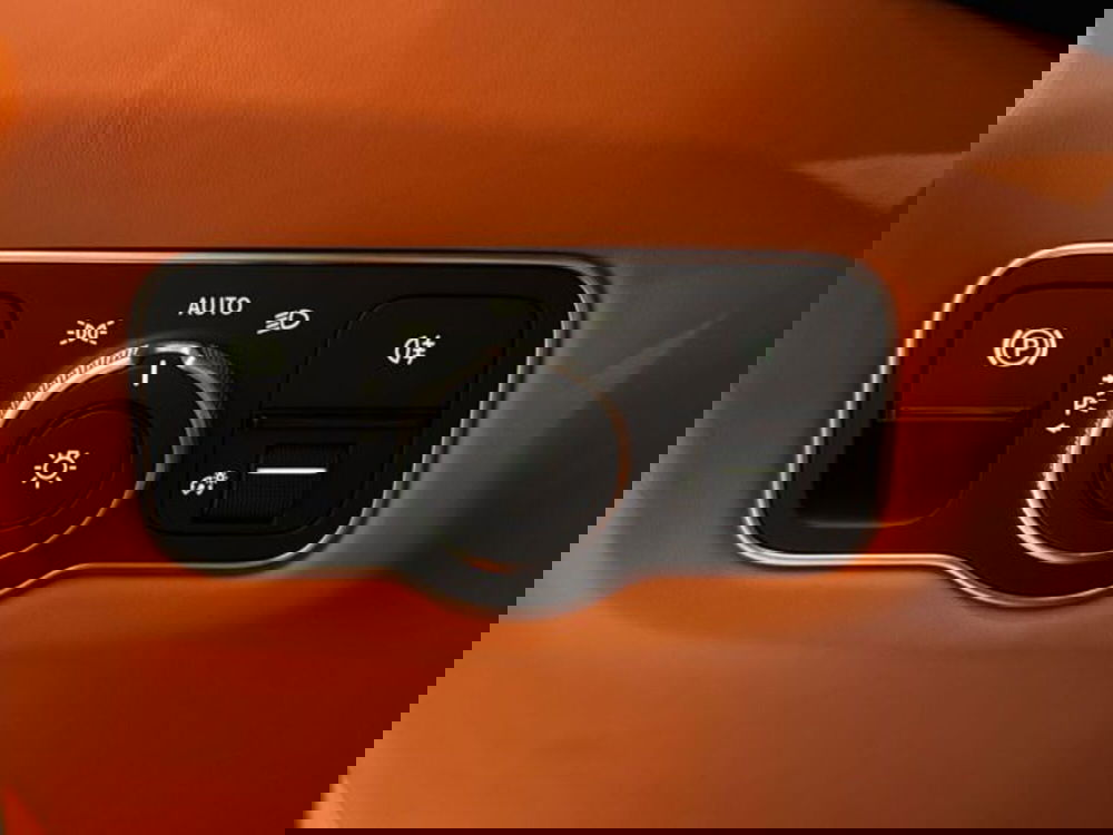 Aston Martin DBS Superleggera Volante usata a Bologna (20)