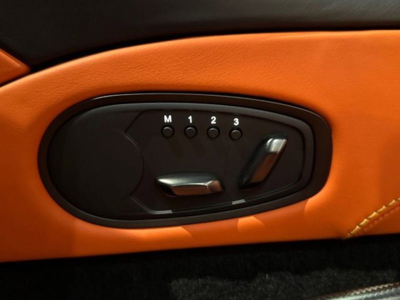 Aston Martin DBS Superleggera Volante usata a Bologna (18)