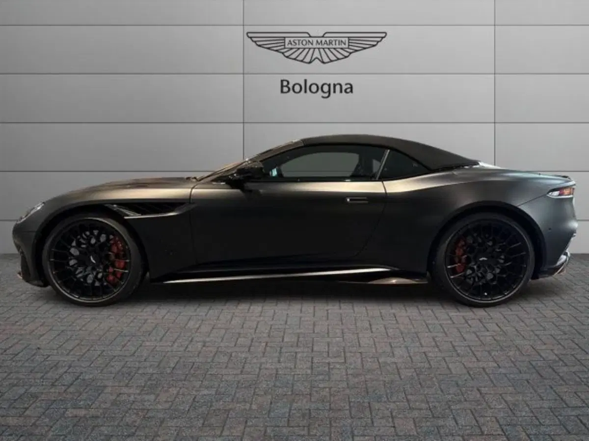 Aston Martin DBS Superleggera Volante usata a Bologna (3)