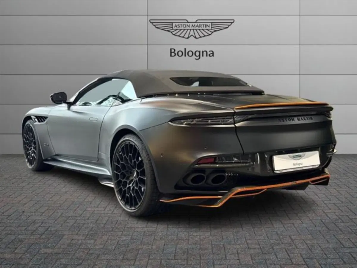 Aston Martin DBS Superleggera Volante usata a Bologna (5)