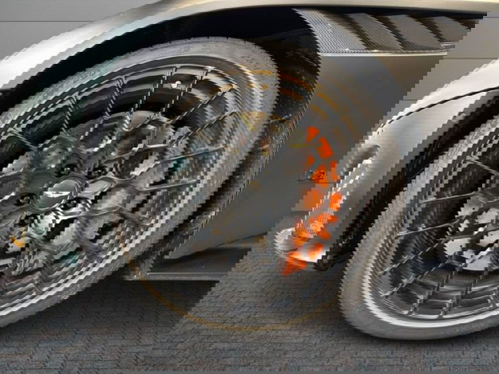 Aston Martin DBS Superleggera Volante usata a Bologna (8)