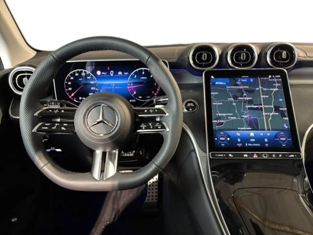 Mercedes-Benz GLC nuova a Bologna (14)