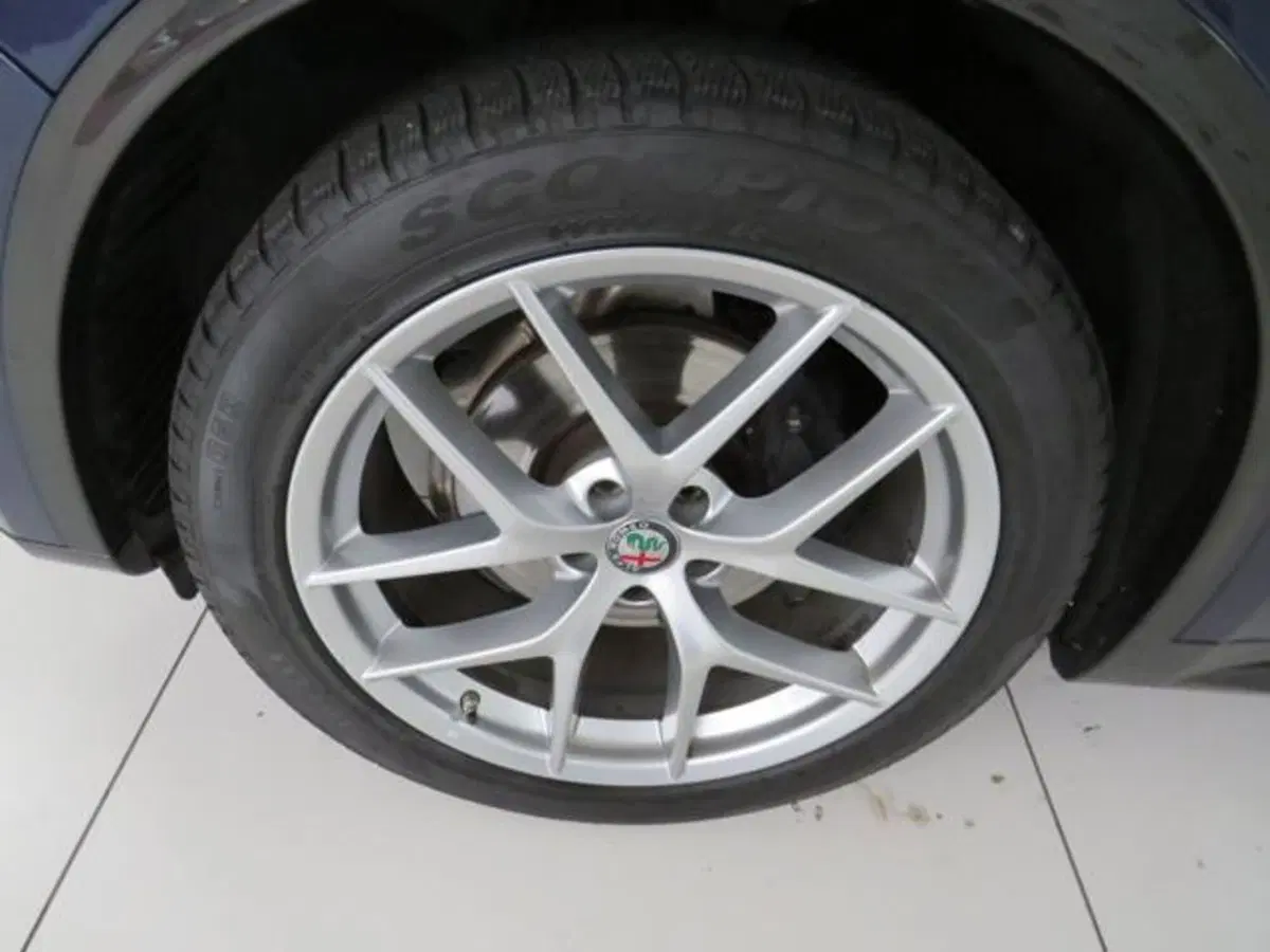 Alfa Romeo Stelvio usata a Lodi (15)
