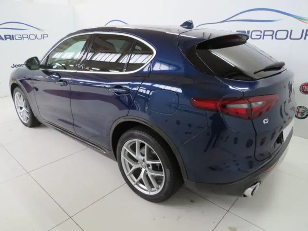 Alfa Romeo Stelvio usata a Lodi (4)